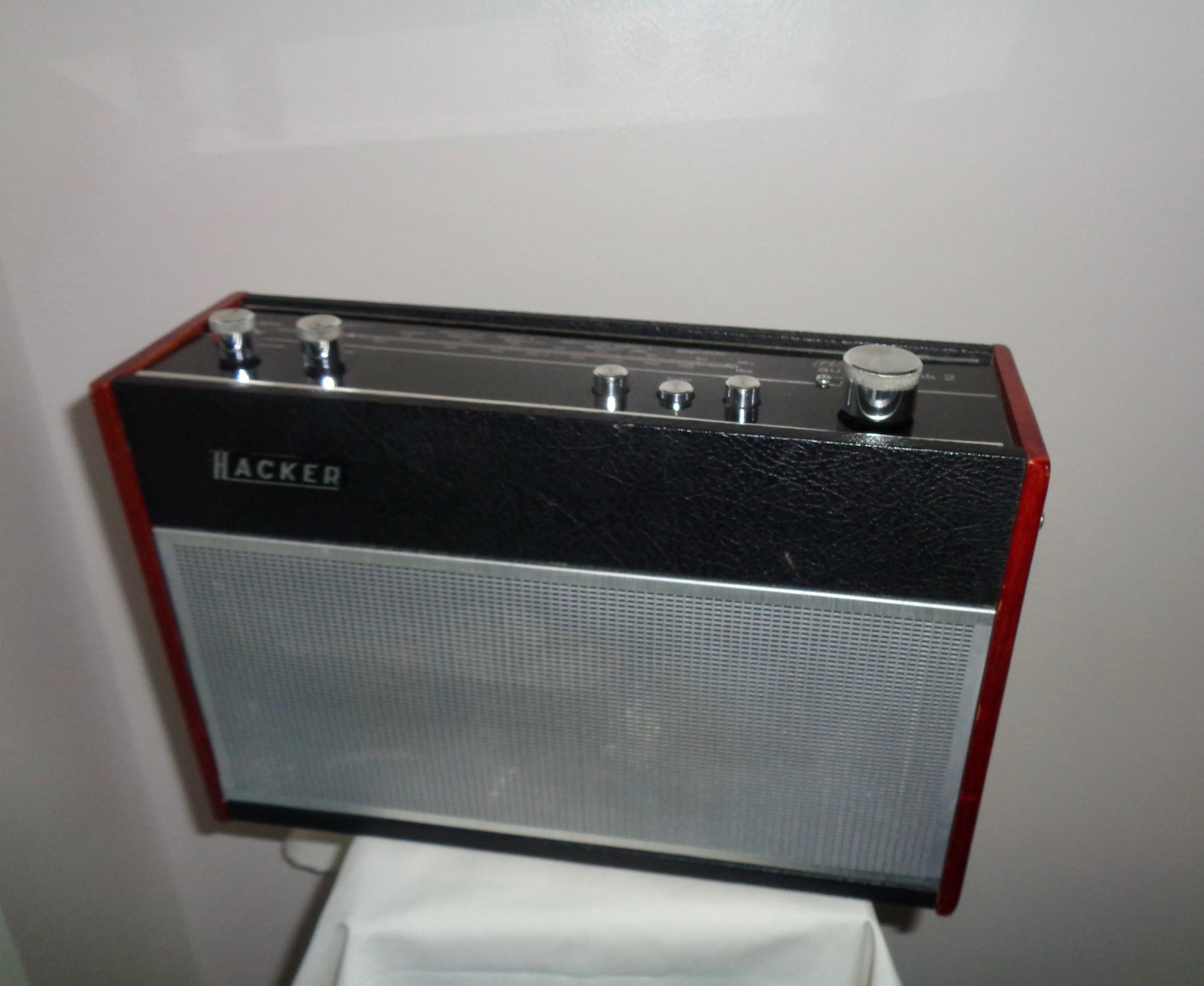 1970s Vintage Hacker Autocrat Mk 2 Radio Model RP73 MW LW