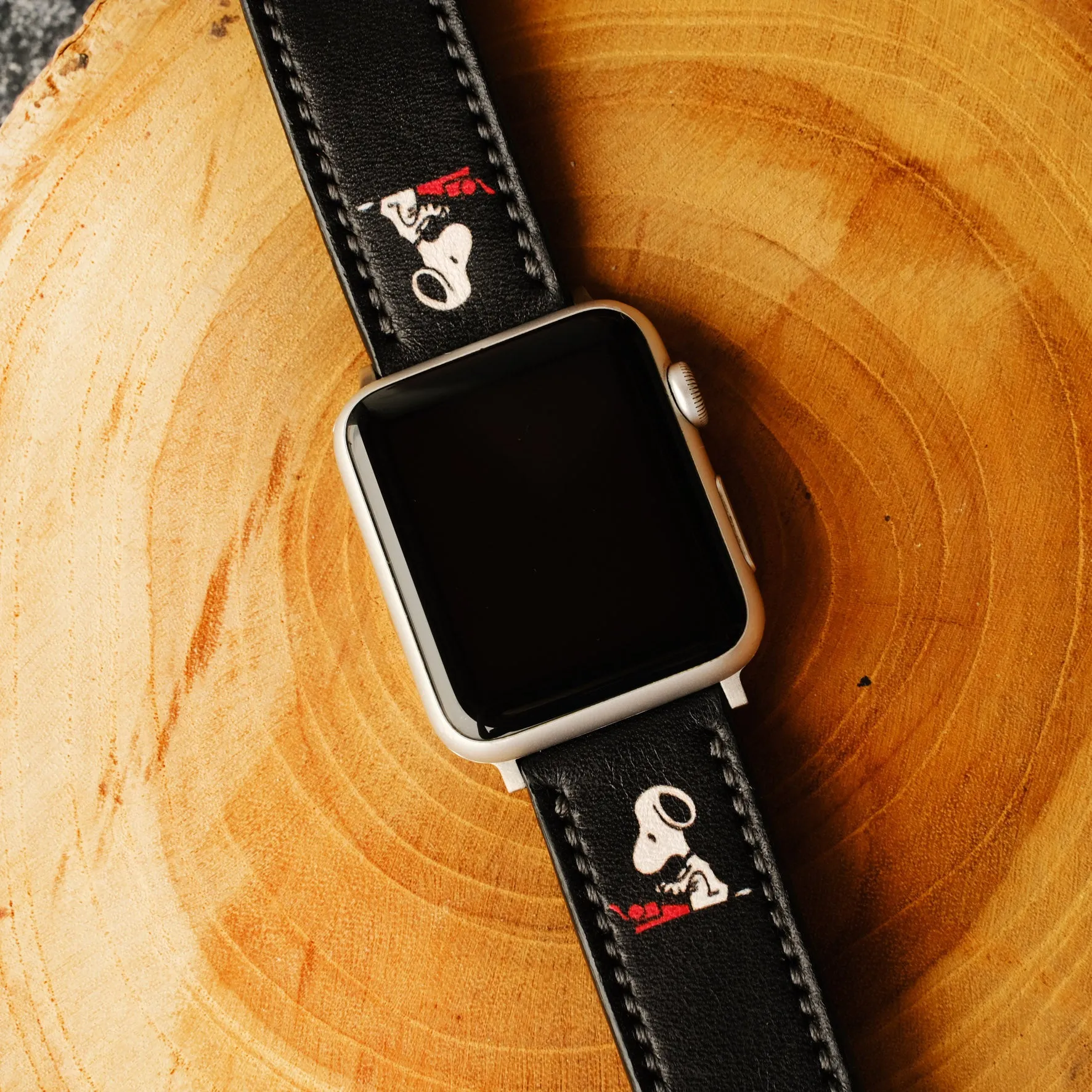 Apple Watch Snoopy Black Strap