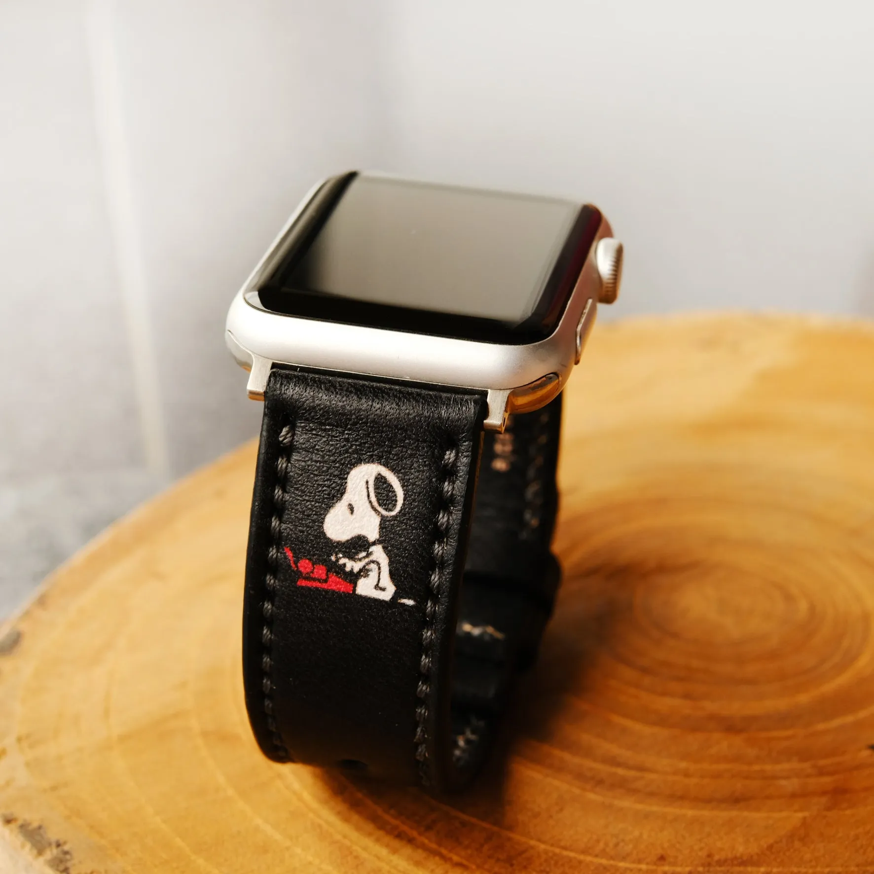 Apple Watch Snoopy Black Strap