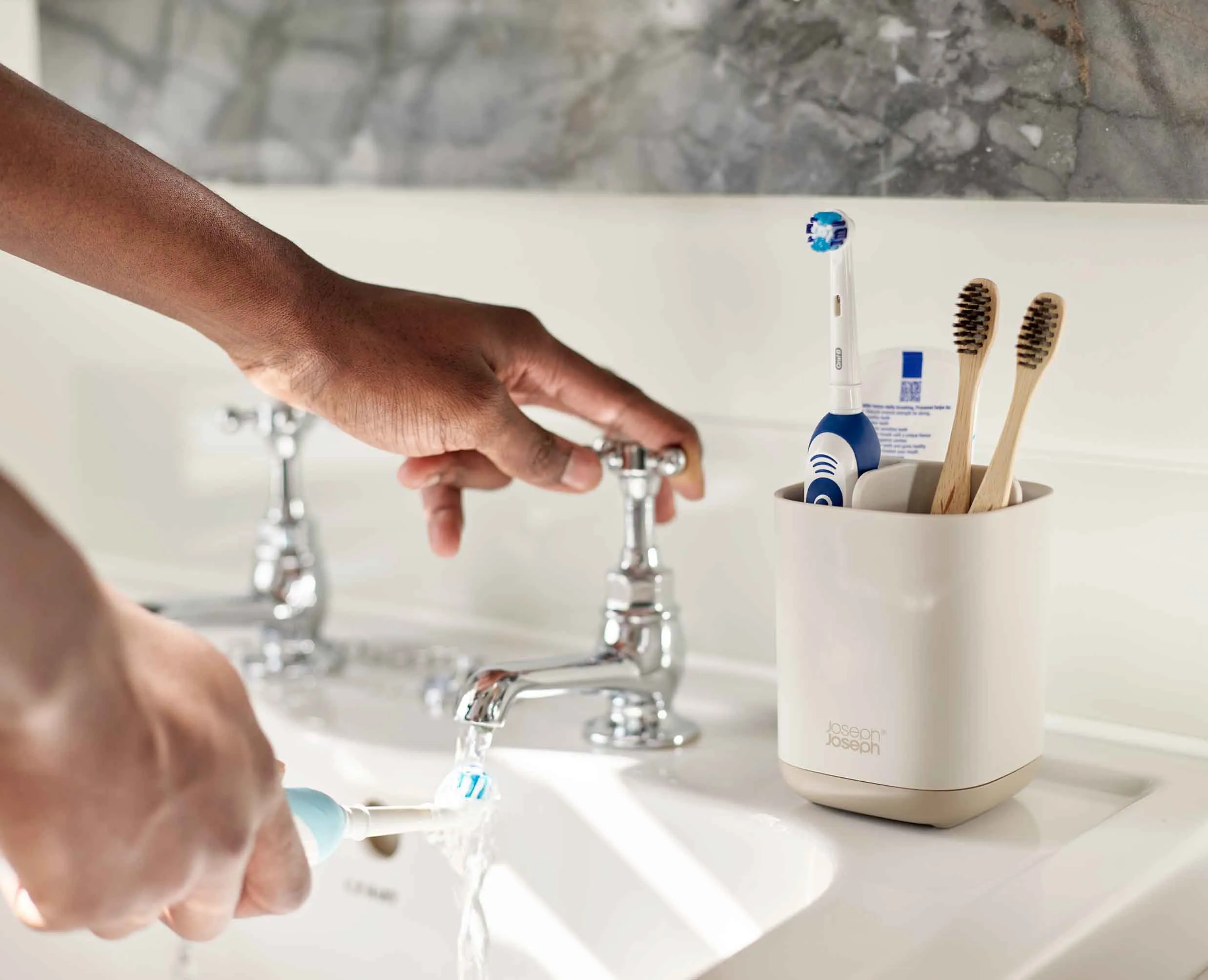 EasyStore™ Matt Ecru Toothbrush Holder