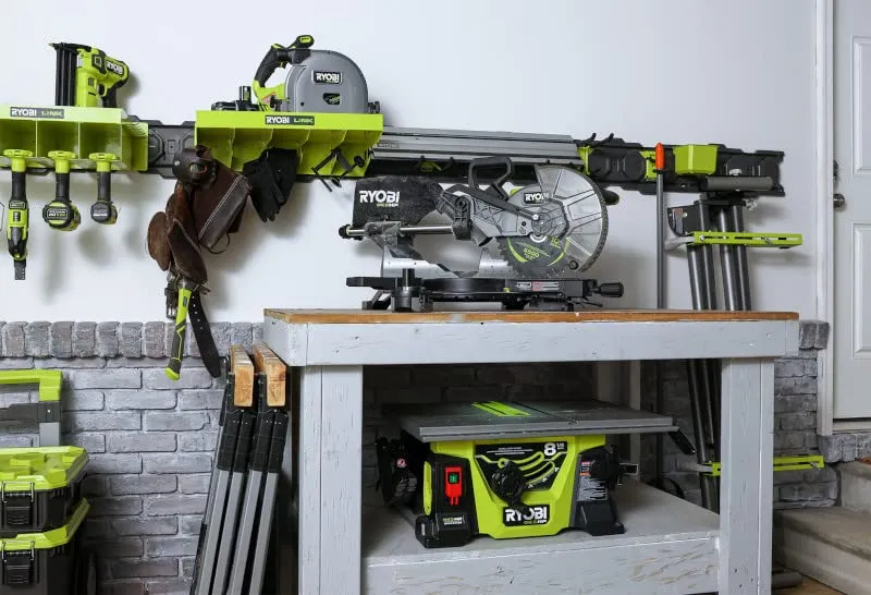 Open Box - RYOBI 18V ONE  HP Brushless Cordless 10-inch Mitre Saw Kit with 4.0 HP Battery and Charger